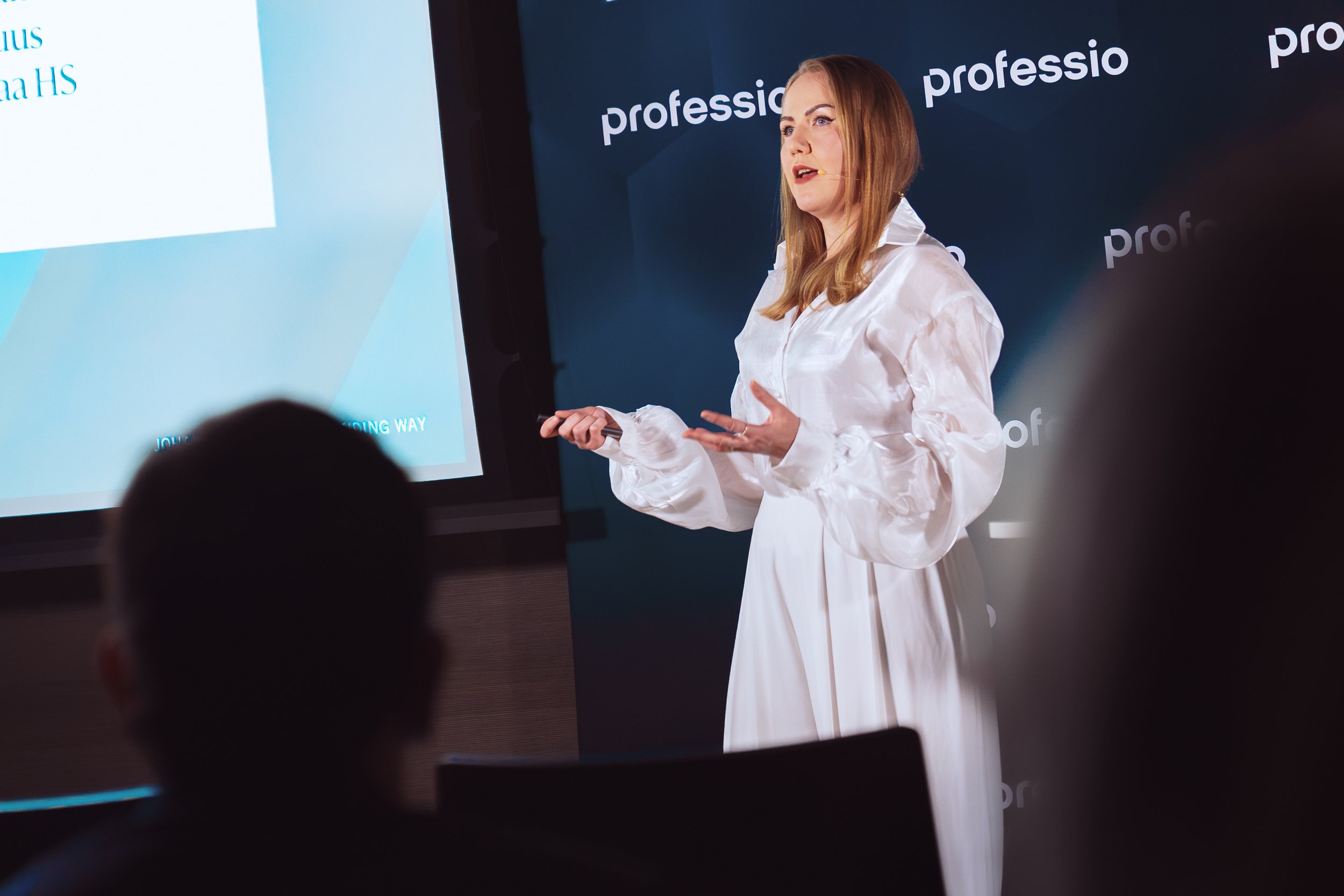 Johanna Valkonen Professio Asiakaskokemus 2025 -tapahtumassa