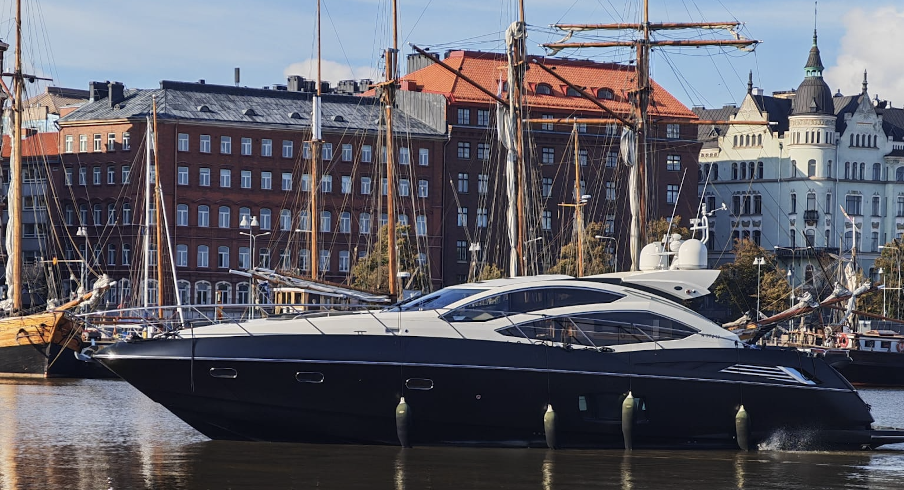 Helsinki Boats — premium-jahti Helsingin saaristossa